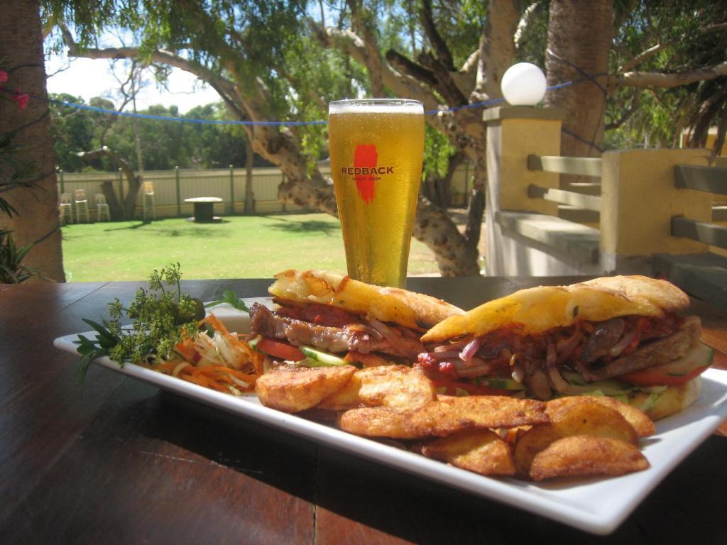 The Priory Hotel Dongara Extérieur photo