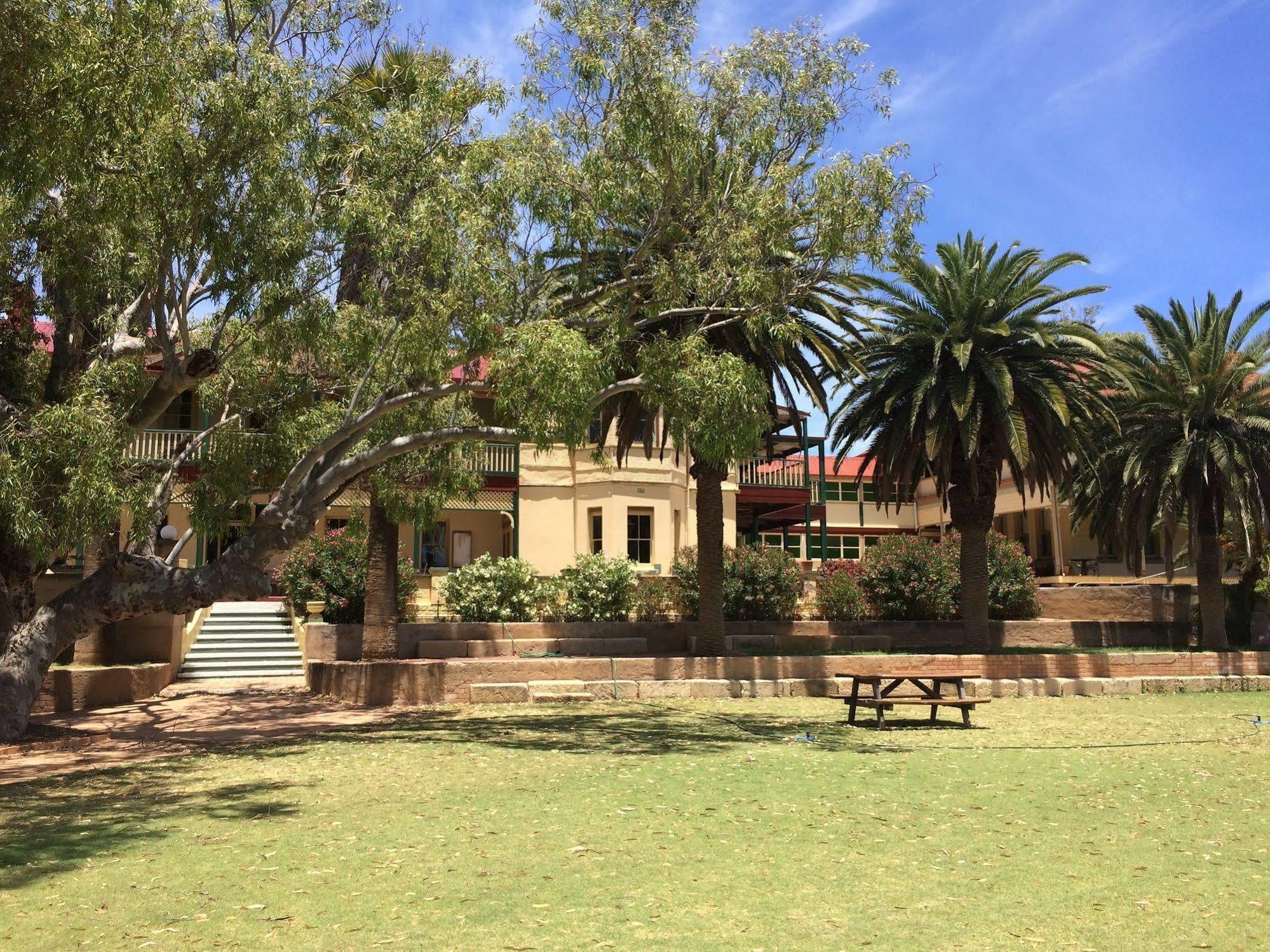 The Priory Hotel Dongara Extérieur photo